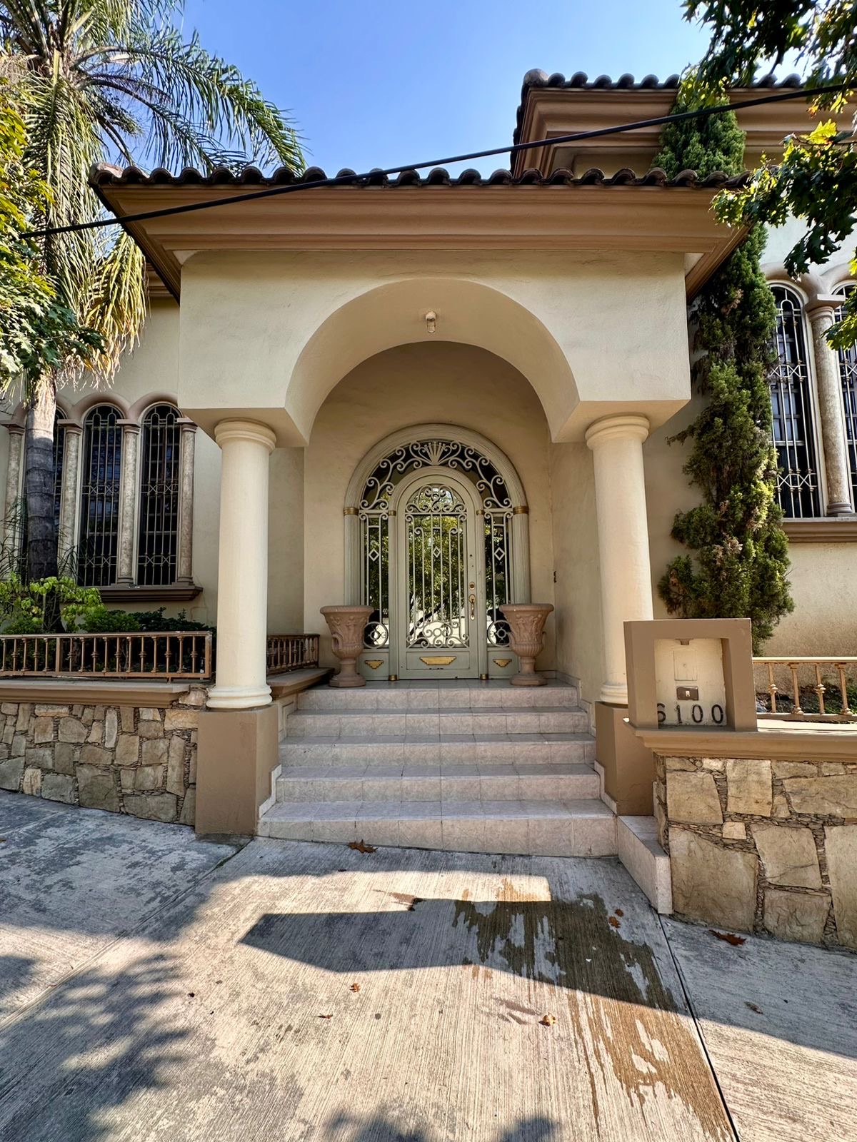 Fotografía de Lista para mudarse: chimenea, oficina y palapa