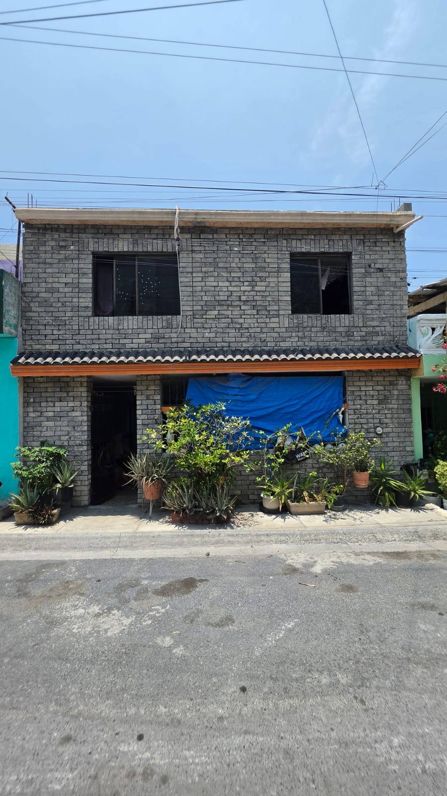Casa amplia con 7 recámaras en Col. Eugenio Canavati, Santa Catarina