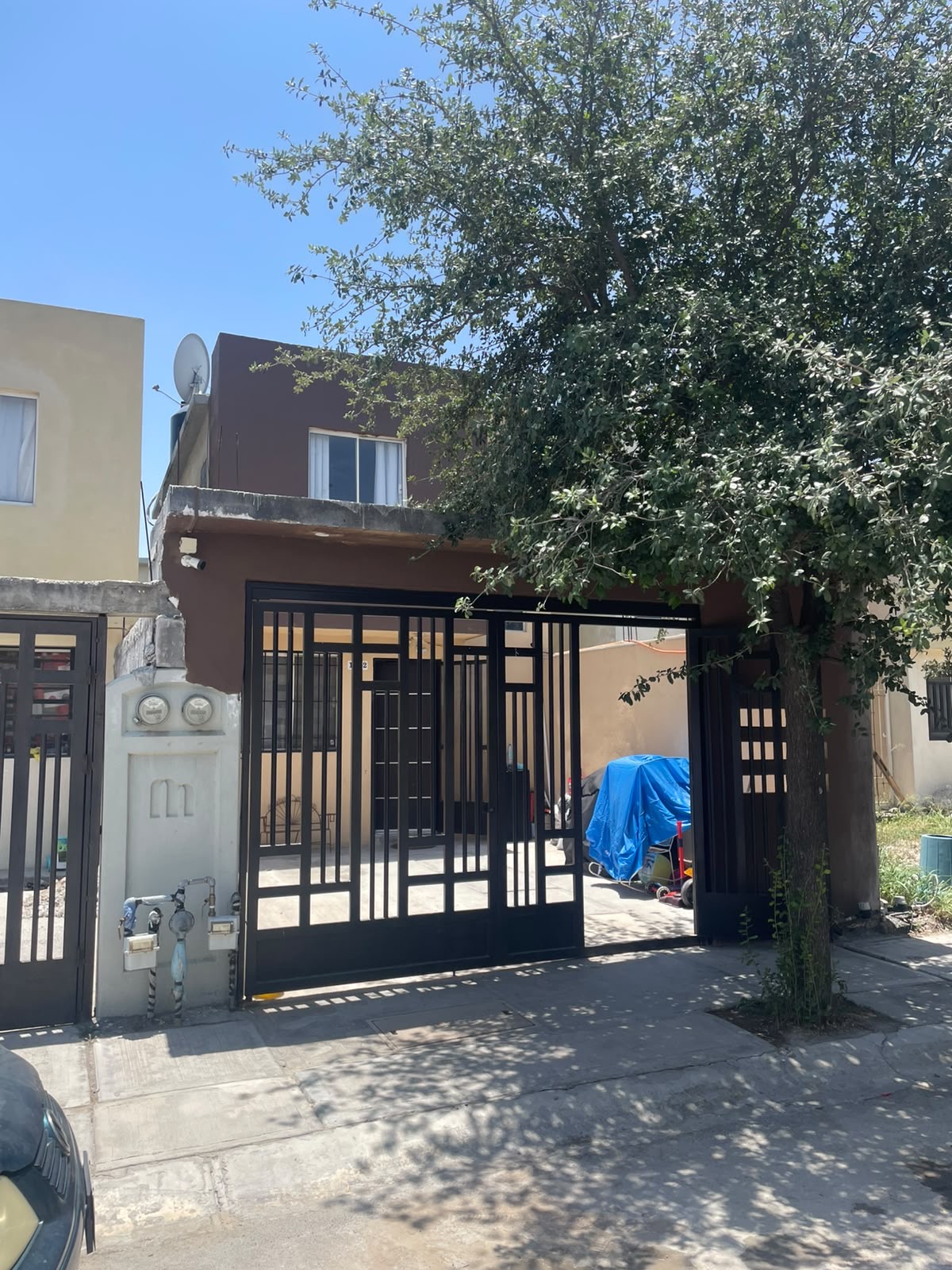 Casa de 2 niveles en Paraje San José (Sector Los Valles), García · 2 recámaras en fracc. privado